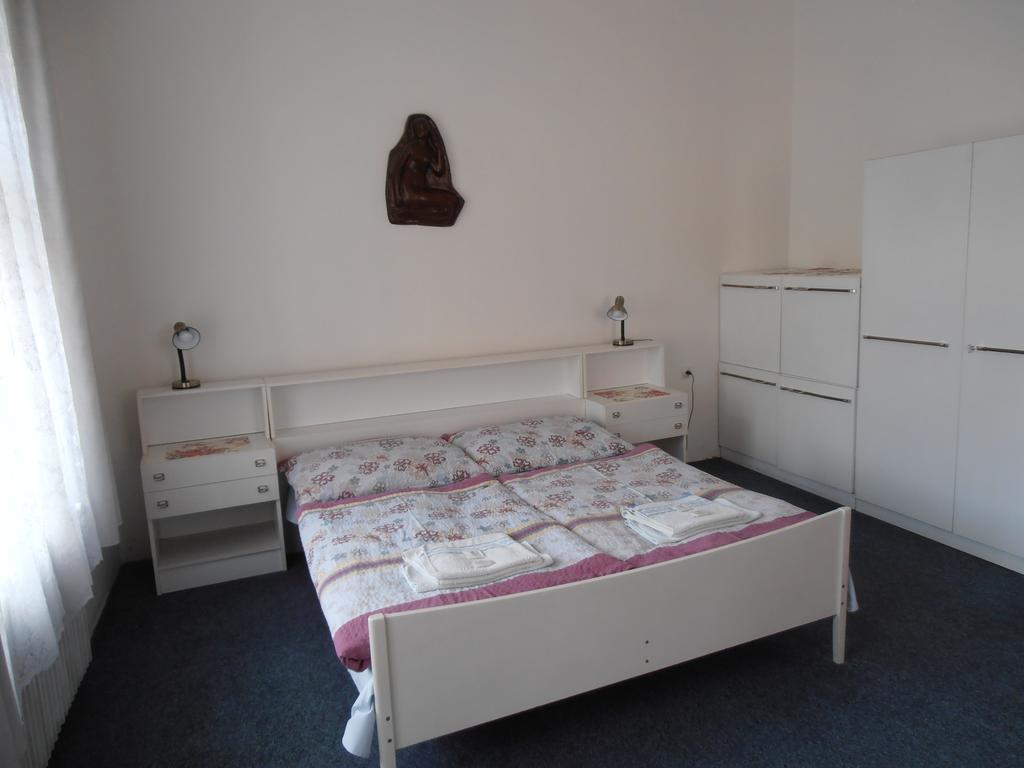 Penzion U Ceske Koruny Jičín Zimmer foto